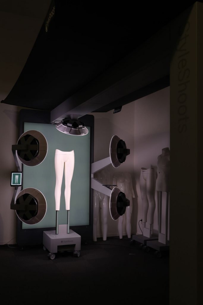 Mannequin Automation Machine with magnetic body parts to make styling fashion garments easy